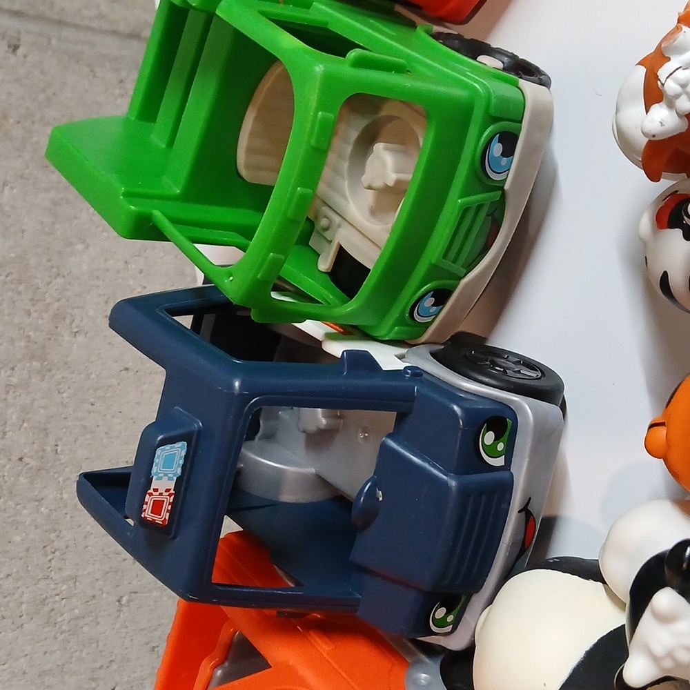 Fisher Price Little People Lot 18 Figures And Pieces Mixed Replacements Vehicles - Picture 8 of 10